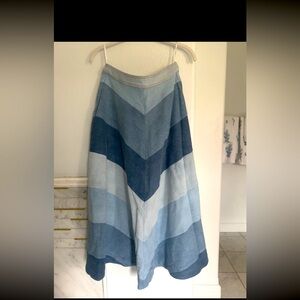 Blue Chevron Pattern Skirt size small/1 measuring at 13.5in flat